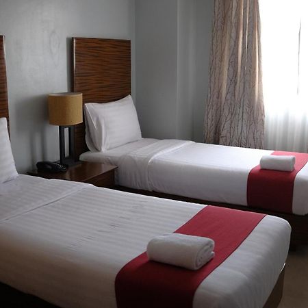 Sebastien Hotel Lapu-Lapu City Exteriör bild