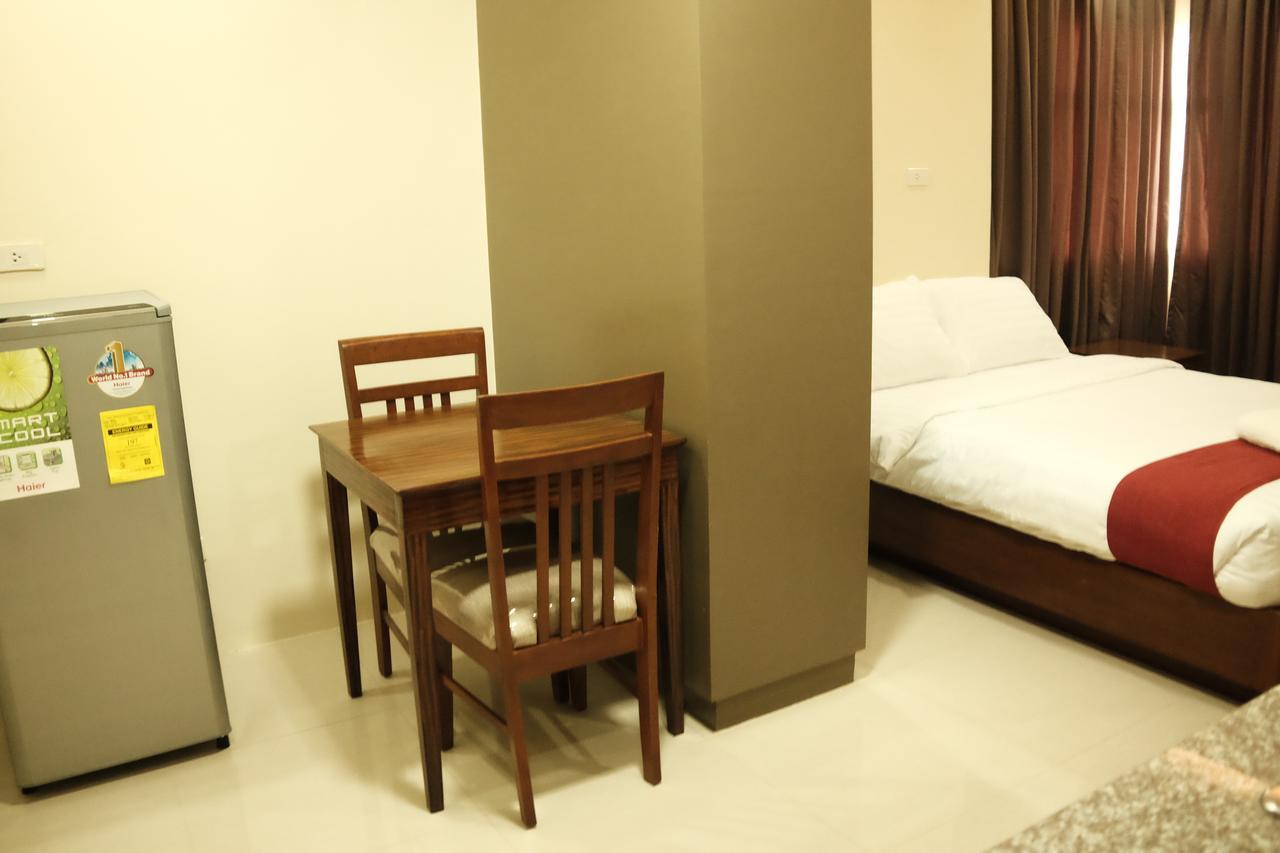 Sebastien Hotel Lapu-Lapu City Exteriör bild
