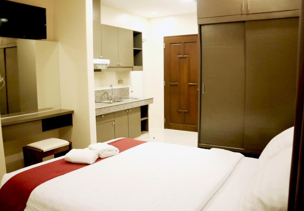 Sebastien Hotel Lapu-Lapu City Exteriör bild