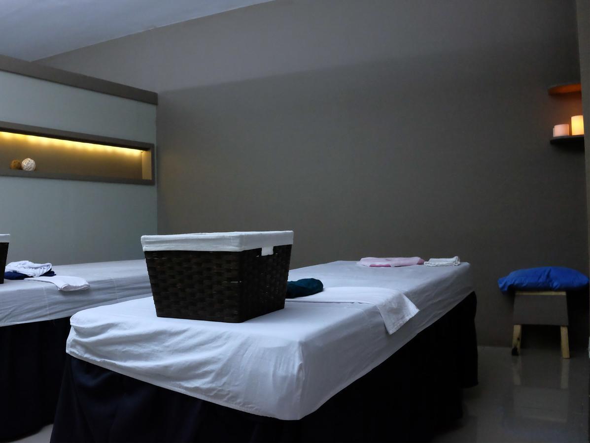Sebastien Hotel Lapu-Lapu City Exteriör bild