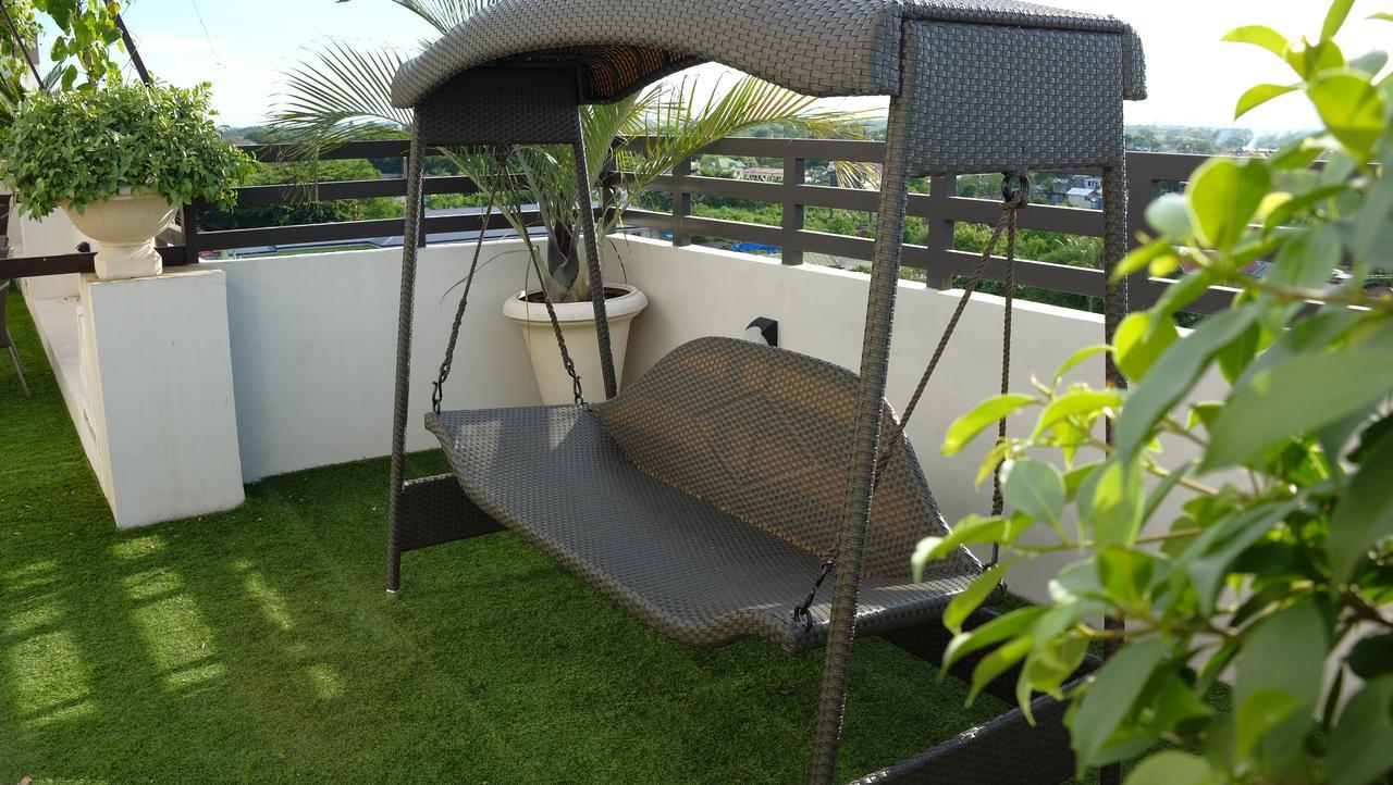 Sebastien Hotel Lapu-Lapu City Exteriör bild