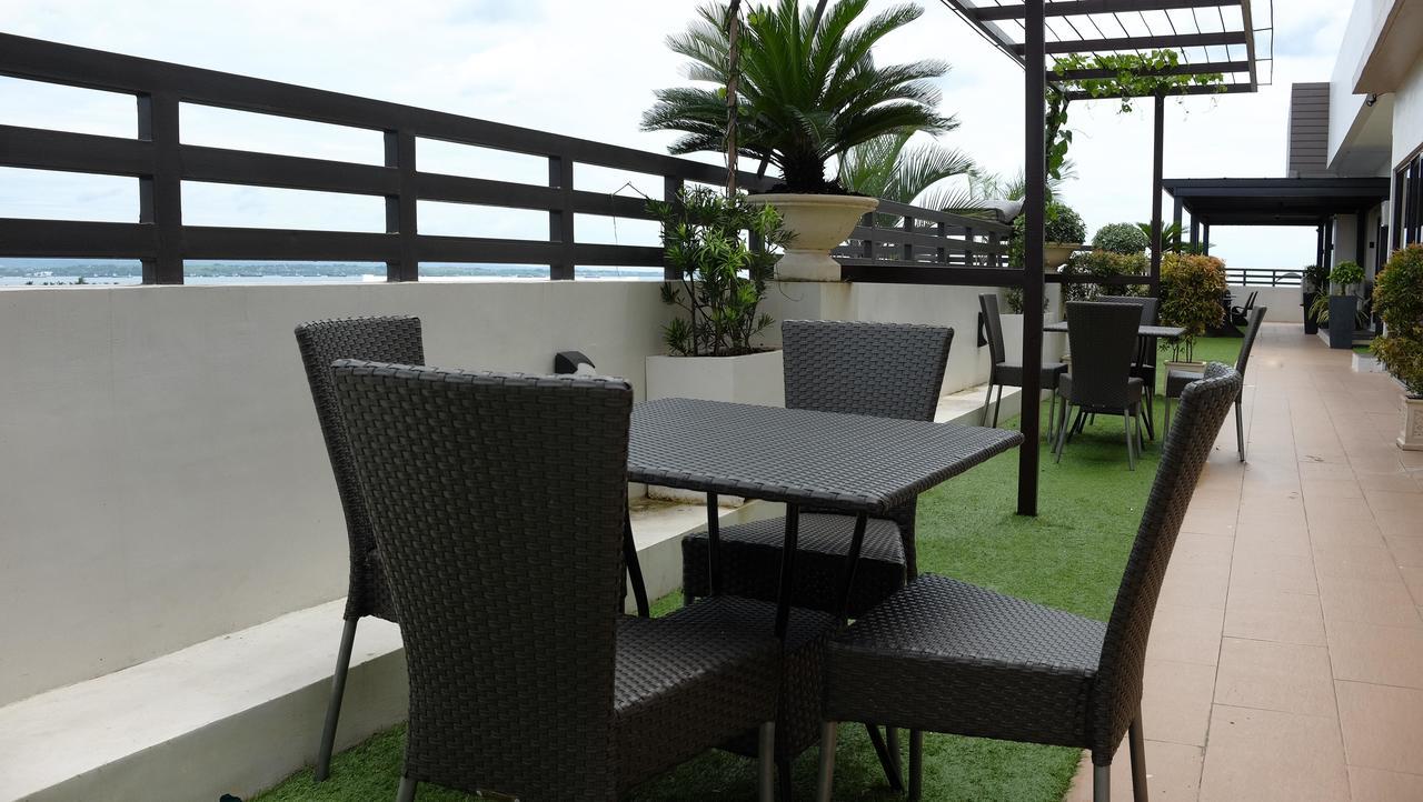Sebastien Hotel Lapu-Lapu City Exteriör bild
